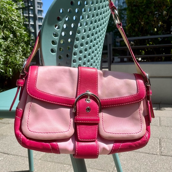 Barbie Summer - Hot Pink Vintage Coach Purse (2004) - Picture 3 of 6